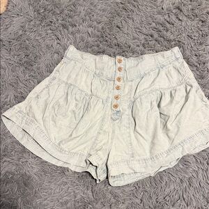 We the Free by Free People Light Wash Button-Front Women’s Shorts